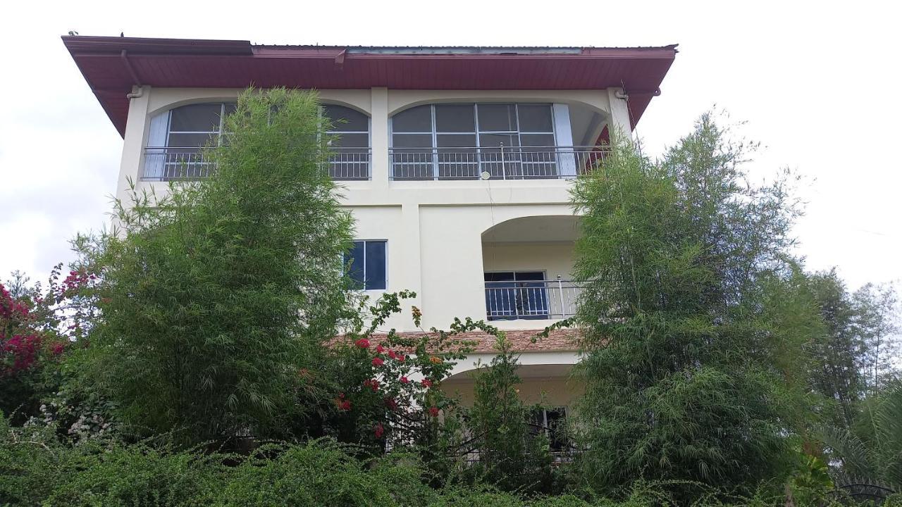 Soul Travellers Dagatan Guesthouse Badian Exterior foto